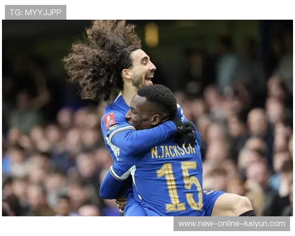 足球场上的奇迹瞬间：后卫解围变世界波，乌龙引爆全场