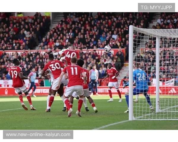 利物浦边路在比赛中展现出突破能力 利物浦边路在比赛中展现出突破能力