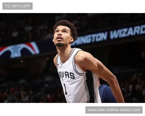 文班亚马断球快攻,马刺青年锋芒毕露 文班亚马断球快攻,马刺青年锋芒毕露