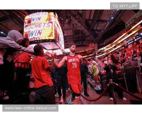 比永博篮下保护关键篮板,菲尼克斯转守为攻成功